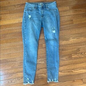 Women's Size 7 Blue Distressed Jeans
